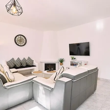 Lejlighed Carla Mit Privaten Garten Armação de Pêra