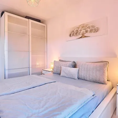 Carla Mit Privaten Garten Daire *