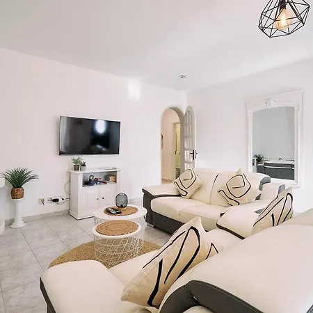 Carla Mit Privaten Garten Daire Armação de Pêra